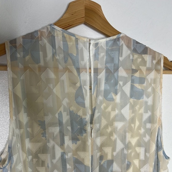 O’2nd Shades of White Dress, size 2 - Picture 9 of 10